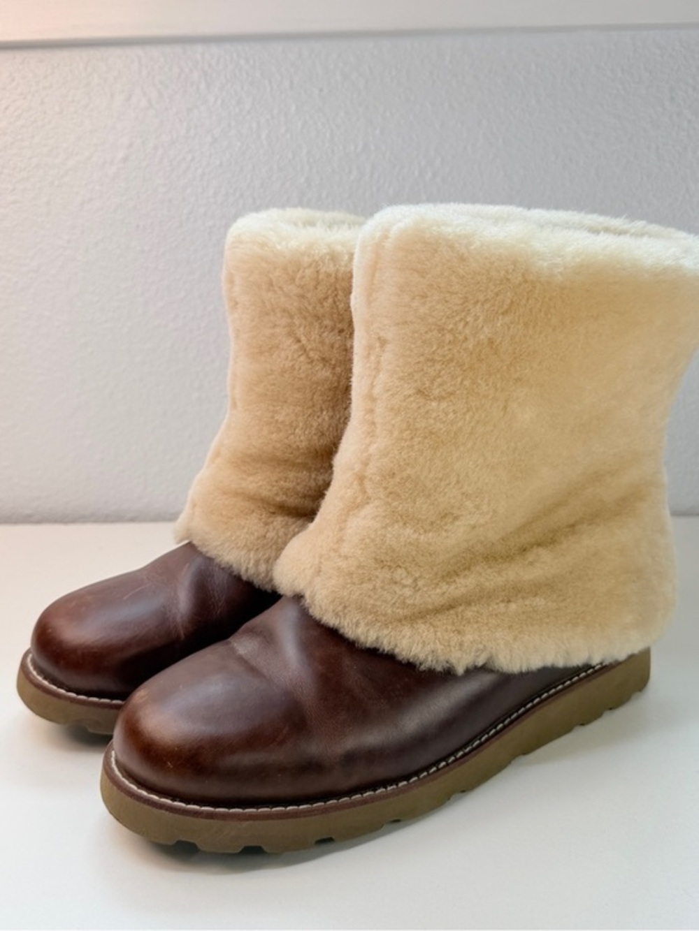 UGG Maylin Chestnut Brown Womens Pull On Leather Shearling Cuff Boots Size 9